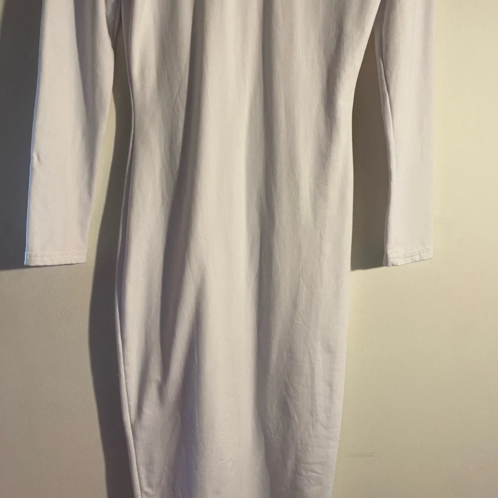 Elegant White Women's Dress - Picture 5 of 9